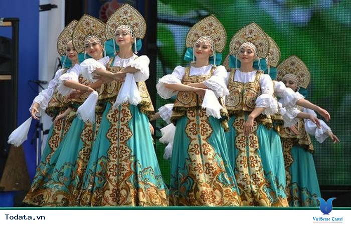 Đắm mình trong điệu nhảy của lễ hội Karavon độc đáo - Nga