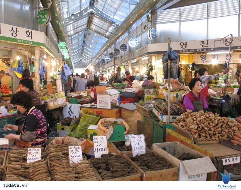 Điểm danh những khu chợ nhất định phải qua khi tới Hàn Quốc