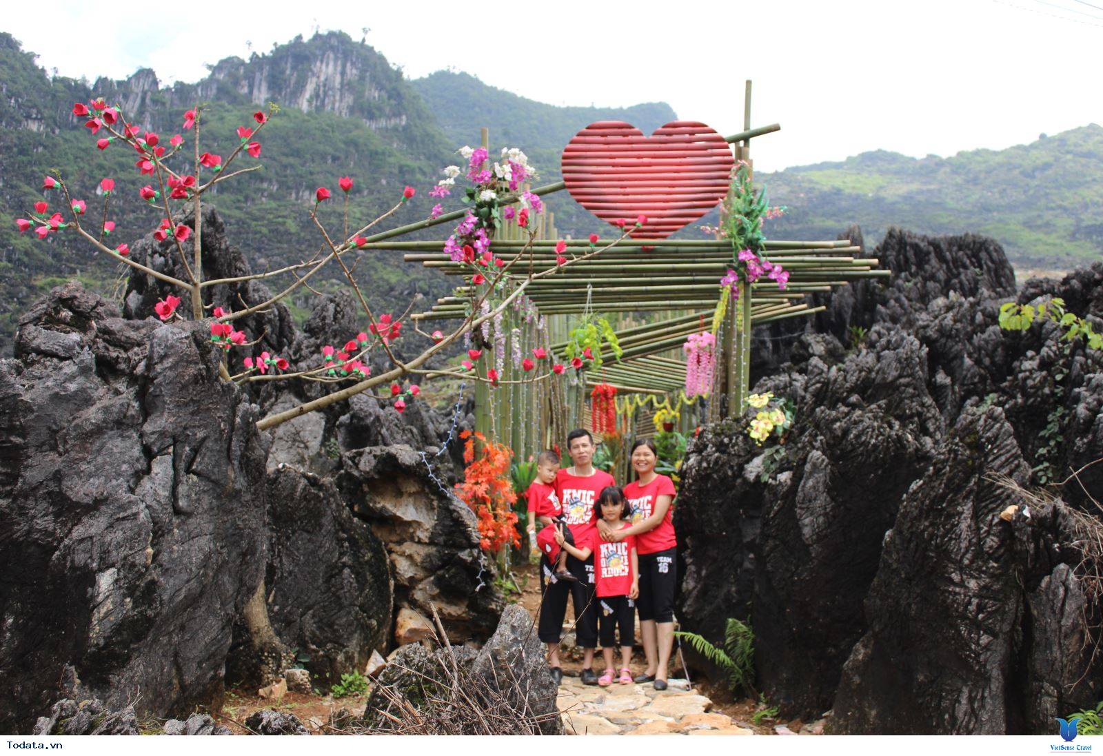 Du Lịch Hà Giang Khám Phá Mê Cung Đá - Điểm Hẹn Tình Yêu