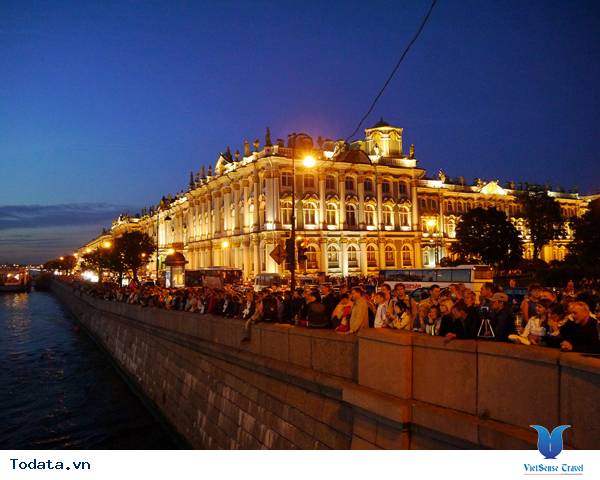 Hòa mình với các lễ hội hè tại thành phố lớn thứ hai của Nga.
