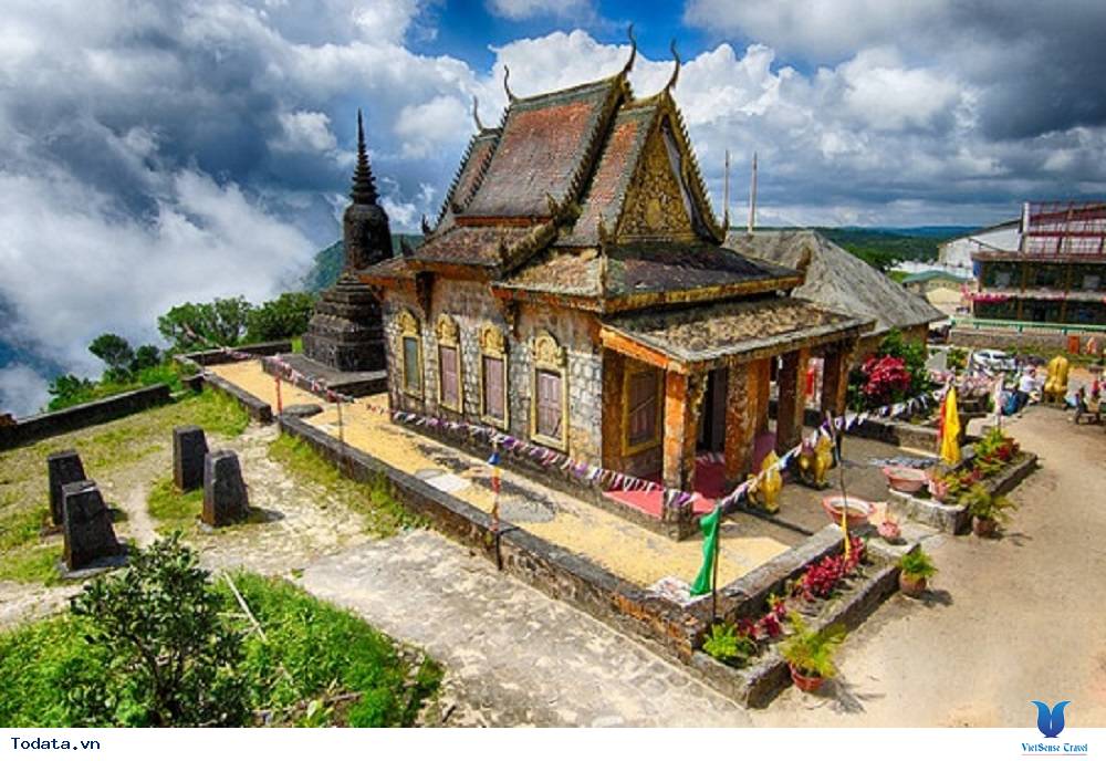 Khám phá nét đẹp bí ẩn chùa Năm Thuyền Campuchia