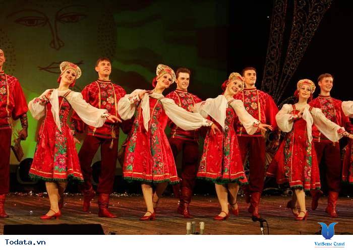 Khám phá vẻ đẹp điệu múa truyền thống của Nga
