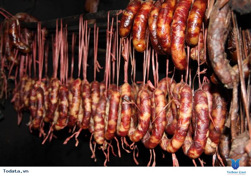 Lạp xường Mường Khương gói trọn hương vị núi rừng Tây Bắc - Ảnh 1 Lạp xường Mường Khương gói trọn hương vị núi rừng Tây Bắc - Ảnh 1