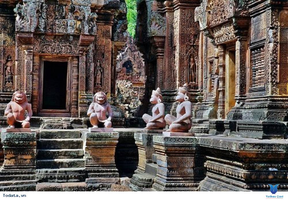 Thăm quan đền Banteay Srei linh thiêng của Campuchia