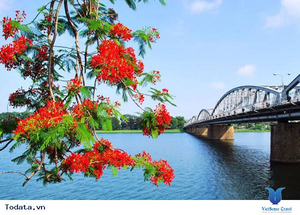 Vẻ đẹp bên dòng Sông Hương xứ Huế