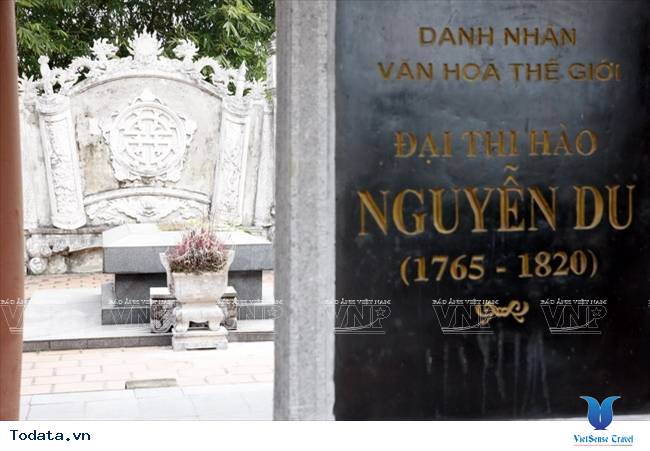 Về Tiên Điền, thăm khu di tích Đại thi hào Nguyễn Du - Ảnh 1 Về Tiên Điền, thăm khu di tích Đại thi hào Nguyễn Du - Ảnh 1