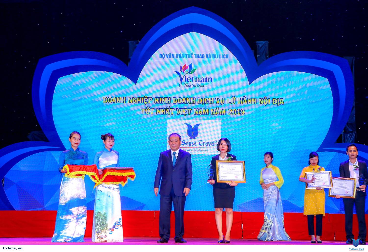 VietSense Travel lần thứ 2 liên tiếp đạt danh hiệu Lữ hành Nội địa hàng đầu Việt Nam