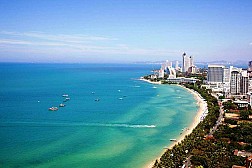 Bãi biển Jomtien cuốn hút du khách ở Pattaya