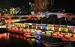 Cảng biển sôi động Clarke Quay