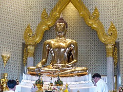 Chùa Phật Vàng [Wat Traimit] ở Bangkok - Khám phá Thái Lan