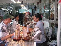 Đến khu Chợ Bogyoke Aung San náo nhiệt