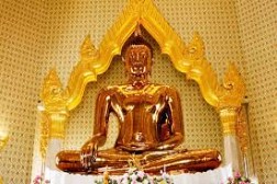 Điểm đến tâm linh tượng Phật Vàng