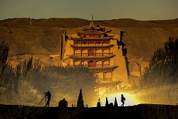 Đôn Hoàng- Hòn Đảo Cô Đơn Giữa Lòng Sa Mạc