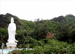 Ghé thăm chùa Đục tại đảo Lý Sơn