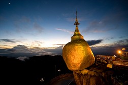 Golden Rock, hòn đá vàng kì lạ