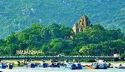 Toàn cảnh Tháp Bà Ponagar Nha Trang