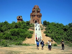 Khám phá vẻ đẹp Tháp Bánh Ít