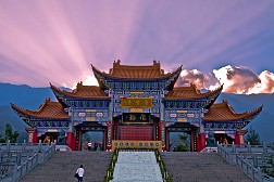 Kiến Trúc Đồ Sộ Của Trùng Thánh Pháp Tự