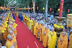 Lễ Mộc dục - tắm Phật và rước Phật Tại Huế
