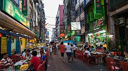 Sầm uất khu phố China Town ở Yangon