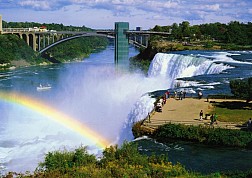 Thác Niagara tung bọt trắng xóa