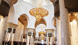 Thánh Đường Trắng Ấn Tượng Nhất Giữa Lòng Sa Mạc  Sheikh Zayed