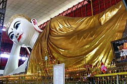 Tượng Phật vĩ đại tại chùa Chaukhtatgyi