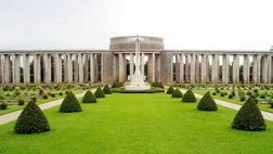 Viếng nghĩa trang chiến tranh Htauk Kyant