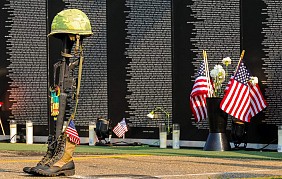 Black wall – Bức tường đen