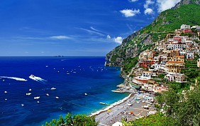 Bờ biển Amalfi ở Italia