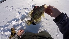 Câu cá trên băng tại Nga