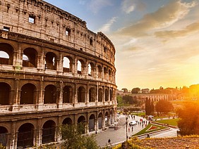 Đấu trường cổ Colosseum tại Rome, Italia