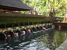 Hồ Tampak Siring