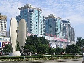 Quảng trường Vịnh Bắc Bộ ( Quảng Trường Ngọc Trai)