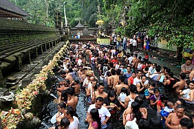 Suối thần Tampak Siring