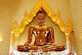 Điểm đến tâm linh tượng Phật Vàng