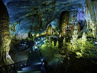 Động Thiên Đường – Suối nước Moọc