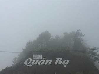 Ngược Mây Gió Lên Với Cổng Trời Quản Bạ