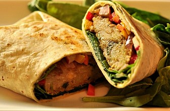 Thưởng thức món bánh mì cuộn Kati tại Maldives Thưởng thức món bánh mì cuộn Kati tại Maldives