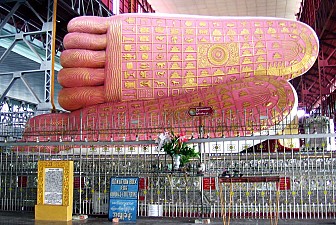 Tượng Phật nằm khổng lồ tại Chaukhtatgyi