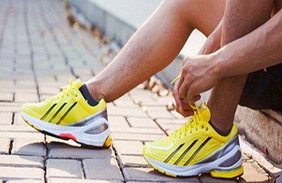 Ai cũng biết giày là một phụ kiện tất yếu của những bạn yêu thể thao