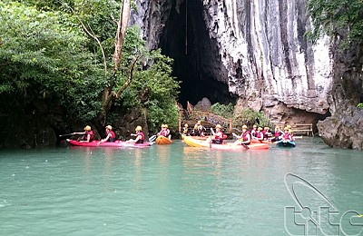 Chinh phục hang Tối, Quảng Bình Chinh phục hang Tối, Quảng Bình