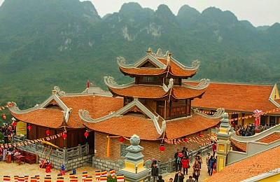 Chùa Phật Tích Trúc Lâm Bên Thác Bản Giốc Chùa Phật Tích Trúc Lâm Bên Thác Bản Giốc