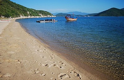 Đảo Hòn Lớn - Thiên Nhiên Hoang Sơ Chưa Có Dấu Tay Người Đảo Hòn Lớn - Thiên Nhiên Hoang Sơ Chưa Có Dấu Tay Người