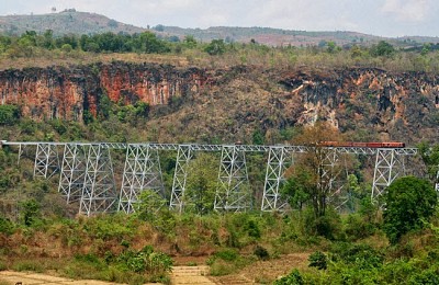 Đi cầu Viaduct Goteik bằng chuyến đường sắt trên cao cho người thích mạo hiểm Đi cầu Viaduct Goteik bằng chuyến đường sắt trên cao cho người thích mạo hiểm