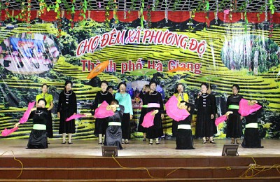 Độc đáo chợ đêm xã Phương Độ (Hà Giang)