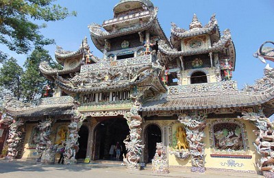 Ghé Thăm Ngôi Chùa Ve Chai Độc Đáo Ở Đà Lạt Ghé Thăm Ngôi Chùa Ve Chai Độc Đáo Ở Đà Lạt