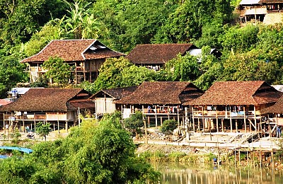 Ghé Thăm Pác Ngòi- Bản Làng Xinh Tươi Bên Lòng Hồ Ba Bể Ghé Thăm Pác Ngòi- Bản Làng Xinh Tươi Bên Lòng Hồ Ba Bể