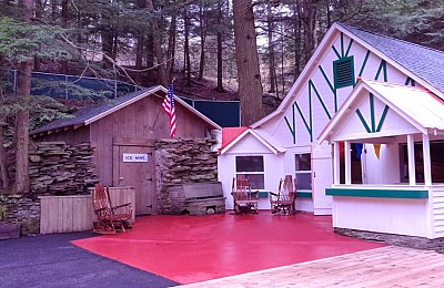 Hang Coudersport Ice làm vô nghĩa mọi định luật vật lý đóng băng vào mùa hè