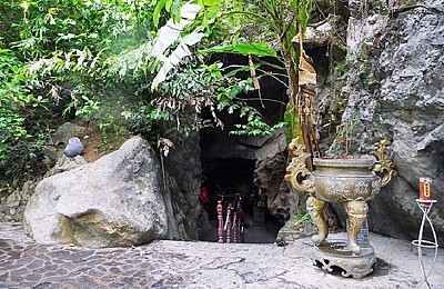 Hang Tám Cô- Nỗi Đau Còn Mãi Hang Tám Cô- Nỗi Đau Còn Mãi